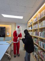 목동초, 걸어다니는 크리스마스 트리와 함께한 동화 같은 성탄 행사